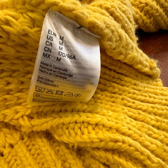 Super comfy, oversized yellow chunky-knit sweater (H&M) in like new condition! - Picture 3 of 7